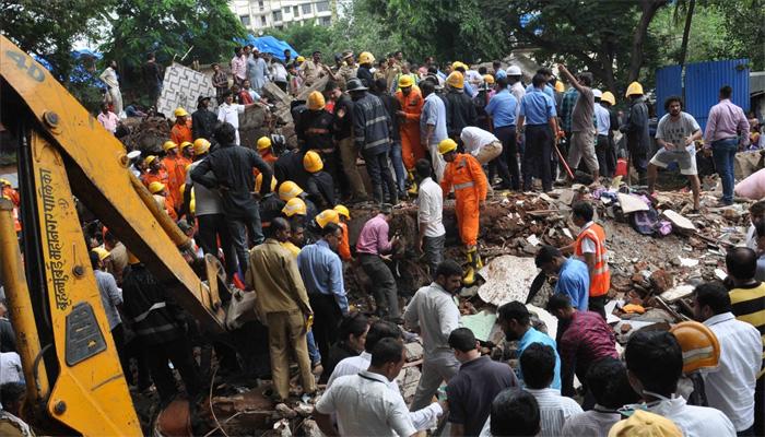 घाटकोपर दुर्घटना, सुनील शितप बाहेर पडल्यानंतर इमारत कोसळली