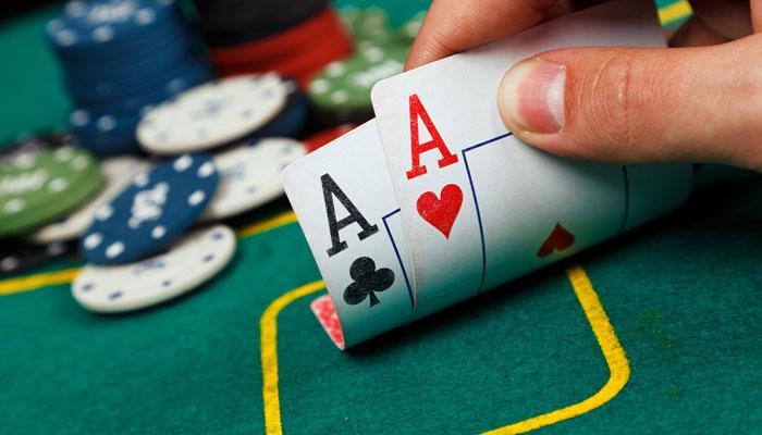 गणपती मंडळात कार्यकर्त्यांना जुगार खेळू द्या, लोकप्रतिनिधींची अजब मागणी 
