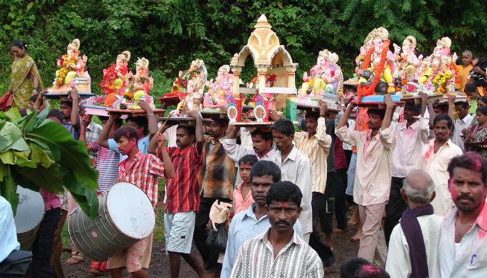 गणेशोत्सवाची तयारी जोरात... कोकणी माणसाची धावाधाव!