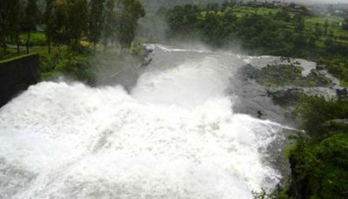 महाराष्ट्राला पाणीपुरवठा करणारे धरण ओव्हरफ्लो 