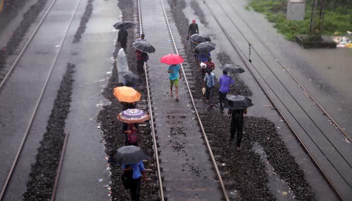 मध्य, हार्बर रेल्वे २४ तासानंतर रखडलेलीच