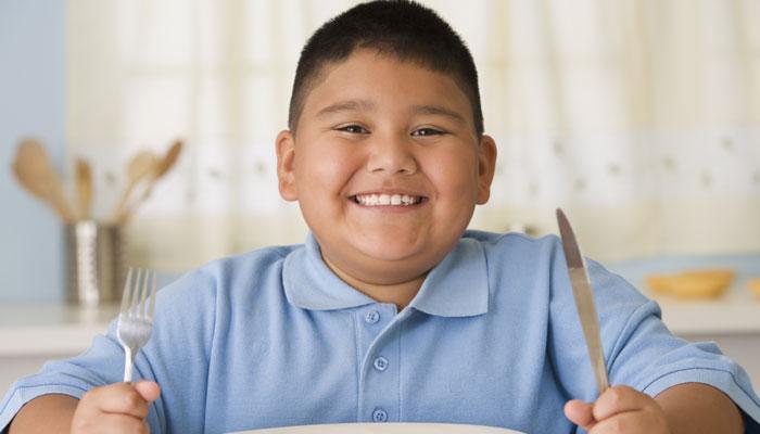 लहान मुलांमध्ये लठ्ठपणा वाढवतात ही ५ छुपी कारणं  