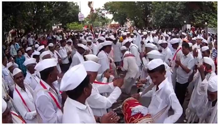 पंढरपूर  विठ्ठल रुक्मिणी मंदिर समिती बरखास्तीसाठी वारकऱ्यांचे आंदोलन