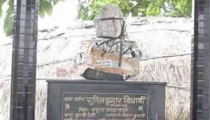 शहीद मुलाच्या स्मारकासाठी बापाने जमीन विकली