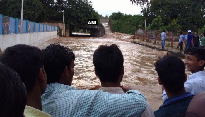 मुख्यमंत्री यांच्या उद्घाटन कार्यक्रमाच्या एक दिवस आधी ३८९ कोटींचे धरण फुटले