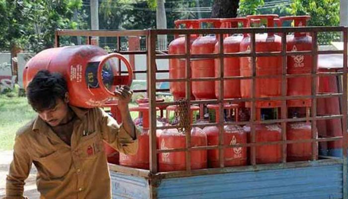 घरगुती गॅस सिलिंडरच्या किंमतीत वाढ, जेट इंधनही महागले