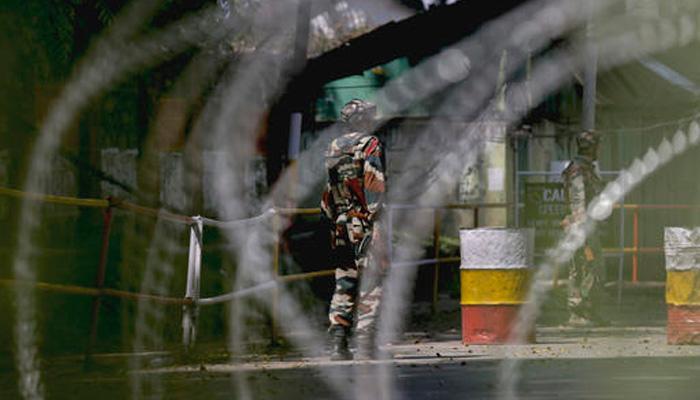 श्रीनगरमध्ये दहशतवादी हल्ला, ३ जवान जखमी