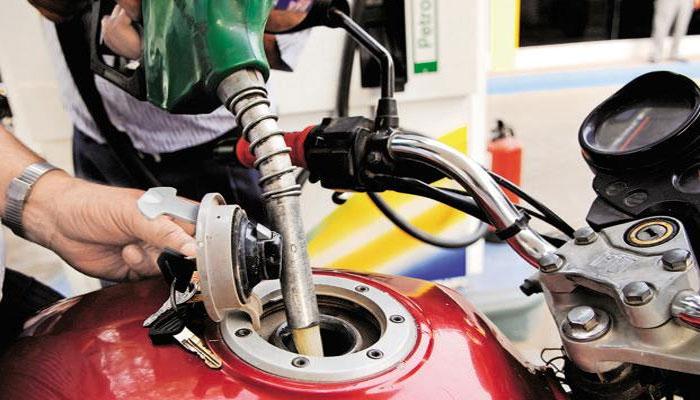गुजरातच्या नागरिकांना पेट्रोल - डिझेल मिळणार स्वस्त दरात 