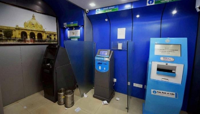 चोरट्यांनी थेट ATM मशीनच पळवलं