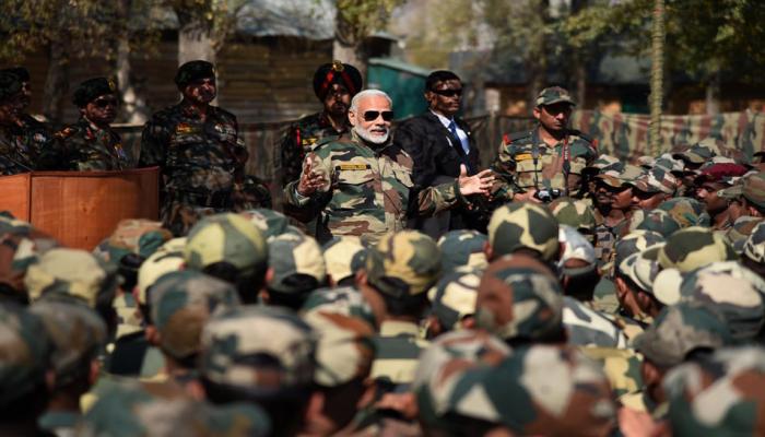 पंतप्रधानांनी भारतीय सैन्यासोबत साजरी केली दिवाळी 
