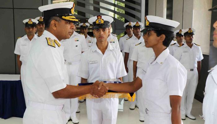 भारतीय नौसेनेची पहिली महिला पायलट शुभांगी स्वरूप बद्दल जाणून घ्या या ५ खास गोष्टी 