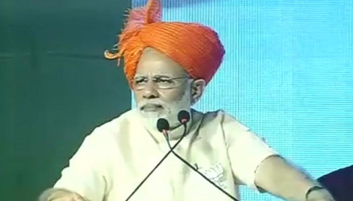 VIDEO: ...आणि मोदींनी दोन मिनिंटांसाठी थांबवलं भाषण 