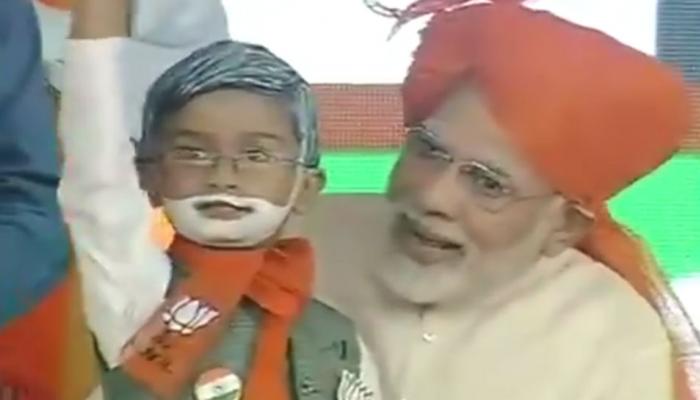 VIDEO : रॅलीमध्ये मोदी भेटले &#039;बाल नरेंद्र&#039;ला आणि... 