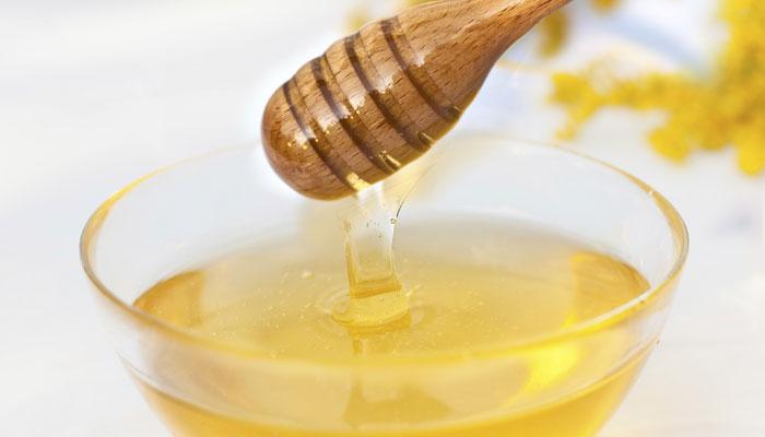 थंडीत १ चमचा मध सेवनाचे २० गुणकारी फायदे 