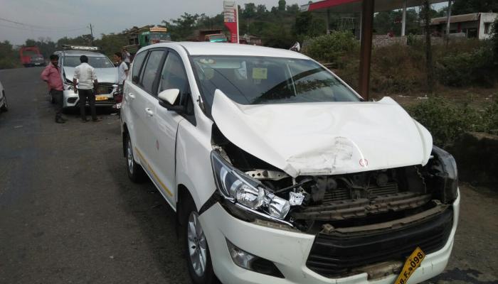केंद्रीय मंत्री अनंत गिते यांच्या गाडीला अपघात (फोटो)