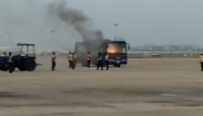 VIDEO: चेन्नई विमानतळावर मोठी दुर्घटना टळली, पॅसेंजर बसला लागली अचानक आग