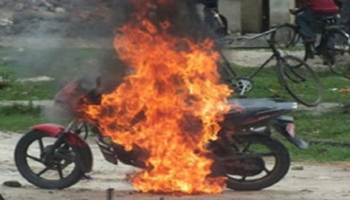 बाईकचा राऊंड न दिल्याने लावली मित्राच्या बाईकला आग 