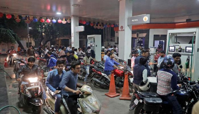 मागासलेल्या पाकिस्तान आणि बांगलादेशपेक्षा भारतात पेट्रोल, डिझेल महाग...