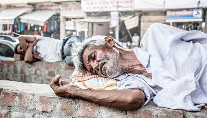 वृद्ध आई-वडिलांचा सांभाळ न केल्यास सरकार पगार कापणार