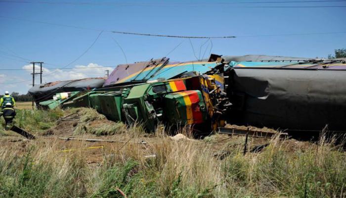 दक्षिण आफ्रिकेत रेल्वे - ट्रक अपघातात १८ ठार, २४५ जण जखमी