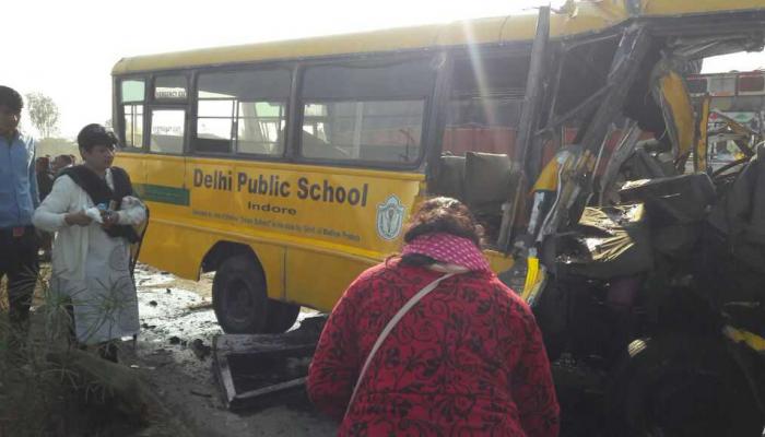 शाळेची बस आणि ट्रकची धडक, सहा जणांचा मृत्यू