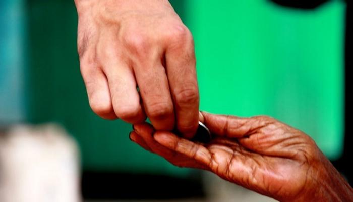 'या' भिकाऱ्याच्या आहेत ३ पत्नी, कमाई ऐकूण व्हाल थक्क