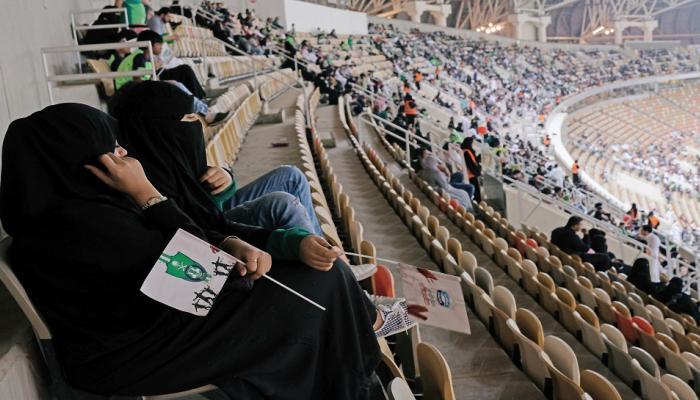 पहिल्यांदा सौदी अरेबियात महिलांनी घेतला फूटबॉल मॅच पाहण्याचा आनंद 