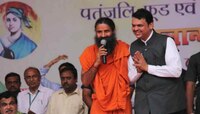 रामदेव बाबांची उत्पादनं ‘आपलं सरकार’वर, राज्य सरकार पतंजलीवर मेहरबान