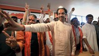 मातोश्रीवर नेत्यांची महत्वाची बैठक, काय आहे कारण?