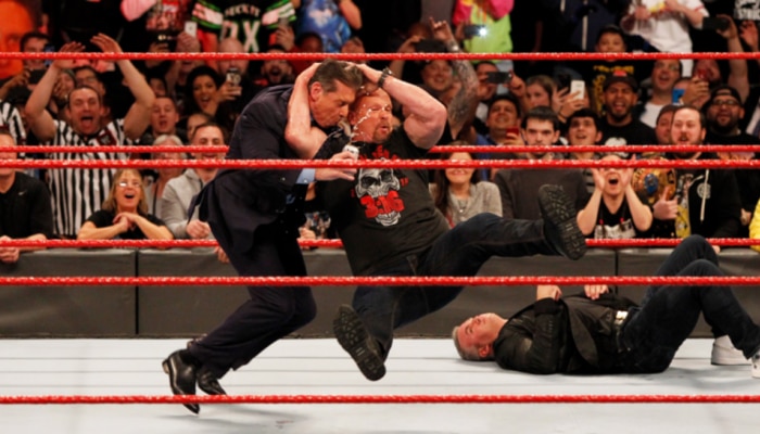 WWE: २५व्या वर्धापनादरम्यान स्टोन कोल्डची शानदार एण्ट्री