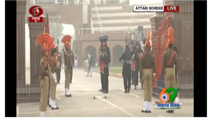 वाघा बॉर्डरवर सूर्यास्तापूर्वीची 'बिटींग द रिट्रीट'