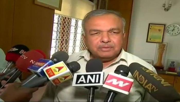 कर्नाटक: 'कॉंग्रेसचे मंत्री म्हणतात भाजपला इंग्रजी येत नाही!'