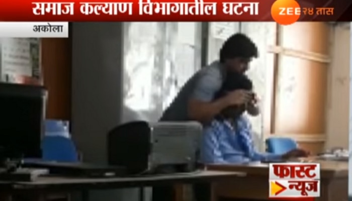 VIDEO : कर्मचाऱ्यांकडून मसाज करवून घेणाऱ्या अधिकाऱ्याचा व्हिडिओ वायरल