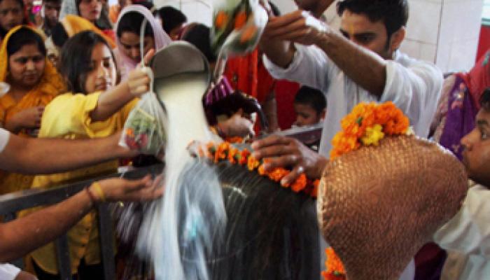 महाशिवरात्रीला 'या' रंगाचे कपडे घालू नका!