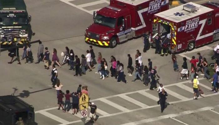 अमेरिका : फ्लोरिडामध्ये माजी विद्यार्थ्याने केला गोळीबार, 17 लोकांचा मृत्यू 20 जण जखमी 