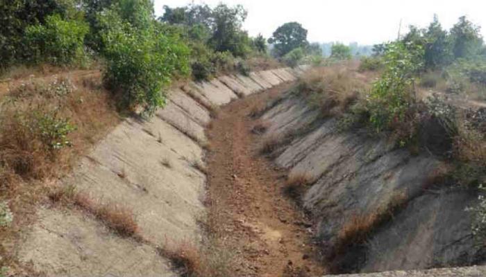 अनेक वर्षांपासून रखडलेल्या सिंचन प्रकल्पावरच गावक-यांचे आंदोलन 