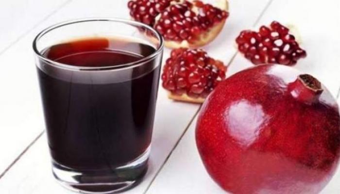 पिंपलचा त्रास दूर करण्यासाठी असा करा 'डाळिंबा'चा वापर !