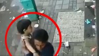 VIDEO: मुंबईत चिमुकलीचं भरदिवसा अपहरण, घटना सीसीटीव्हीत कैद 