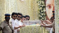 'या' भारतीयाने दुबईत श्रीदेवींचा मृतदेह ताब्यात मिळवण्यासाठी केली मदत 