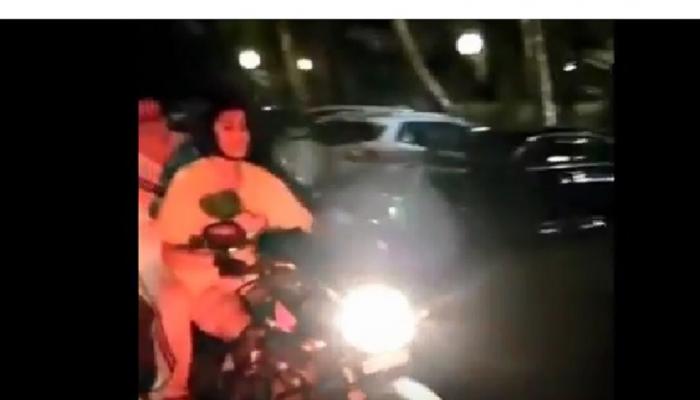 श्रीदेवीचा जान्हवीला बाईक शिकवण्याचा व्हिडीओ व्हायरल
