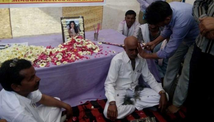 श्रीदेवीला पत्नी मानणाऱ्या 'या' व्यक्तीने केलं मुंडन 