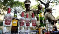 दारुबंदी कायदा तोडल्याप्रकरणी एक लाखांहून अधिक बेवड्यांना अटक