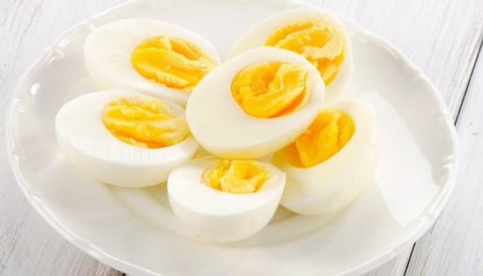 उन्हाळ्याचा दिवसात अंड खाणं आरोग्याला त्रासदायक ठरतं का ? 