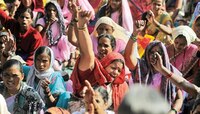 अंगणवाडी सेविकांवरच्या 'मेस्मा'वर सरकार ठाम, विरोधकांचा विरोध