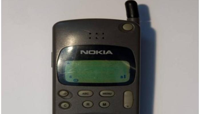 २५ वर्षानंतर नव्या अवतारात परततोय Nokia 2010