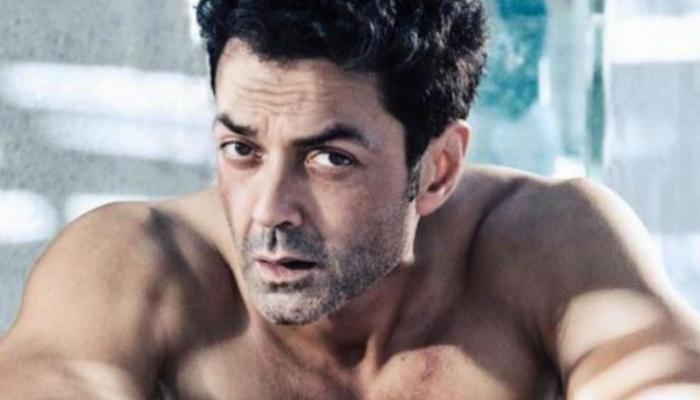 'रेस 3' टीमसोबत बॉबी देओलने शेअर केला 'हा' खास फोटो 