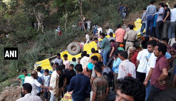 शाळेची बस दरीत कोसळली, २६ चिमुरड्यांसहीत २९ ठार