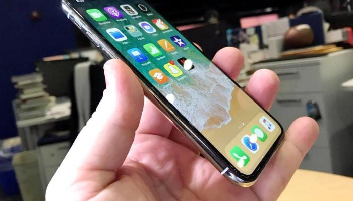 खरंच  यंदा Apple च्या iPhone X होणार बंद ? 