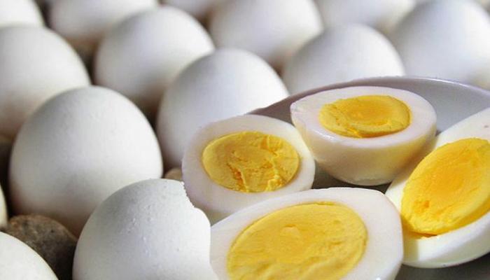 अंड्याचा पांढरा भाग खाणं &#039;या&#039; कारणांसाठी ठरू शकतो त्रासदायक !  