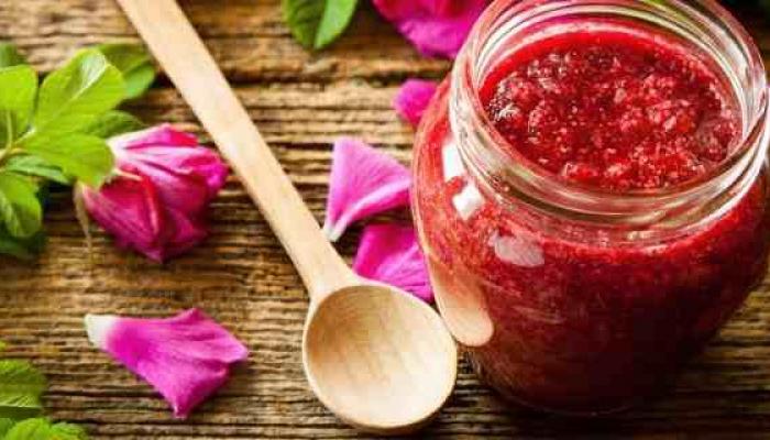 गरोदर स्त्रियांमधील 'हा' त्रास आटोक्यात ठेवण्यासाठी गुलकंद फायदेशीर 